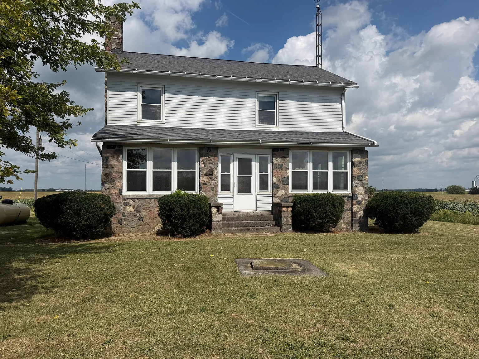3 bed, 2096 sqft, $1,595 — Photo 1