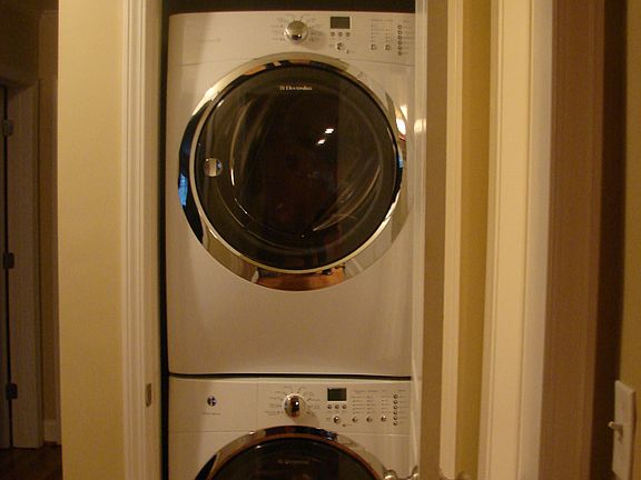5th image of 310 Yorkshire Dr