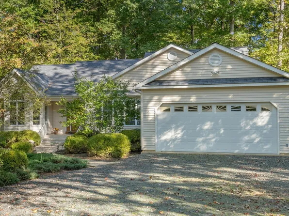 16 Bridlewood Dr, Palmyra, VA 22963