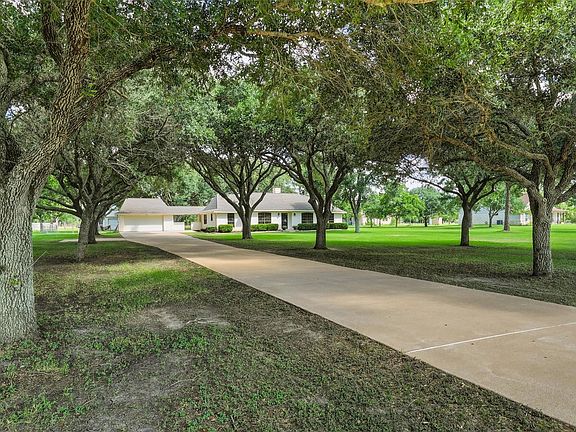 5th image of 8485 Moravian Dr