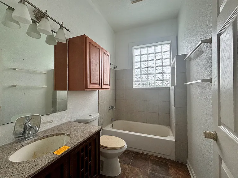 3410 Sealy St — Photo 13