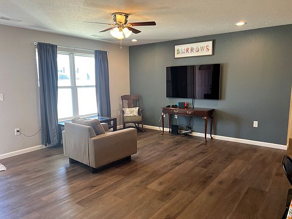 4th image of 34 Roselene Dr