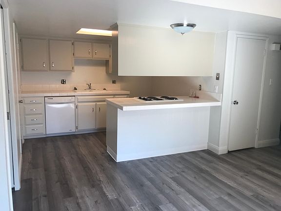 3rd image of 2451 Yosemite Dr