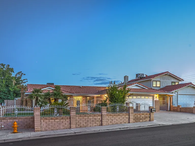 3445 Toquima Cir — Photo 42