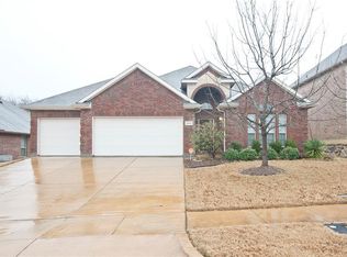 1618 Country Hills Dr, Midlothian, TX 76065