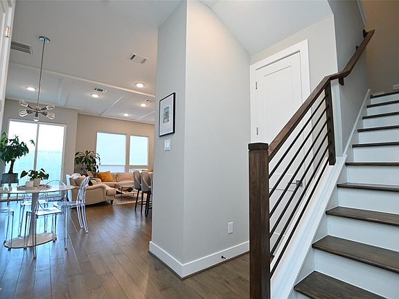 4th image of 4512 Parkway Lakes Ln