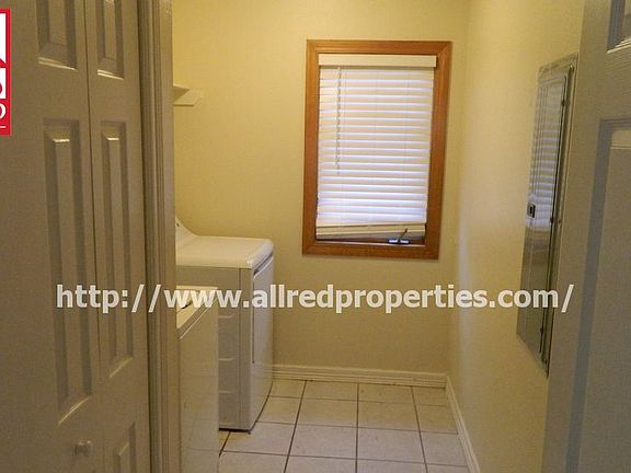 4th image of 364 E 7th St APT 3