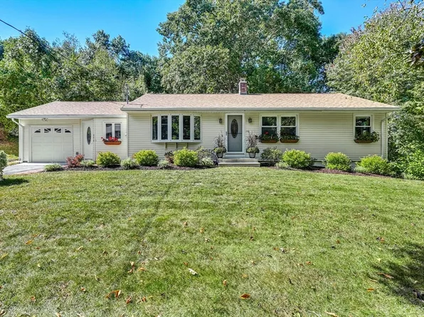 448 Quinapoxet St, Jefferson, MA 01522