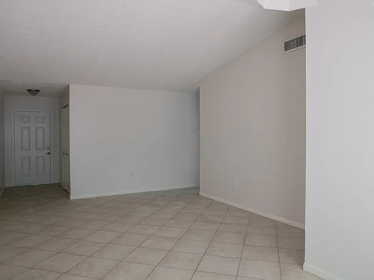 13920 SW 52nd Ln — Photo 8