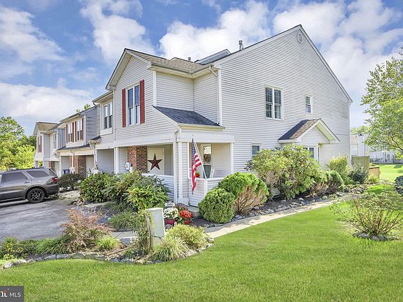 2nd image of 241 Lake Arrowhead Cir