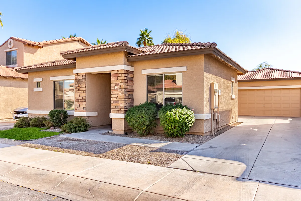 Building Photo - 5207 W Paradise Dr