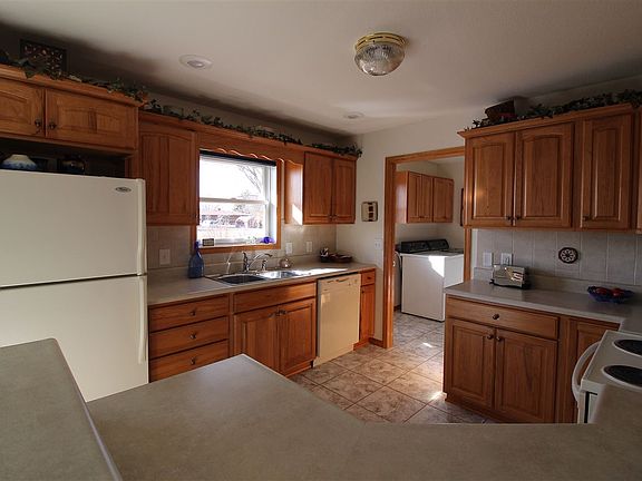 5th image of 301 Pineywood Ln