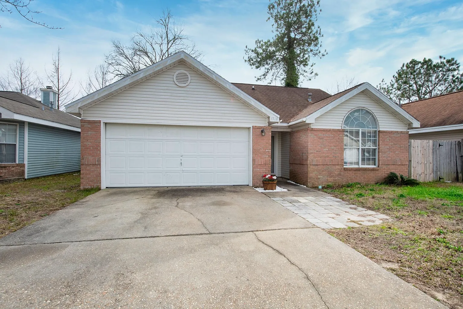 3 bed, 1189 sqft, $2,200 — Photo 1