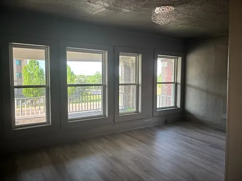 Quiet and private fully renovated one bedroom — Photo 4