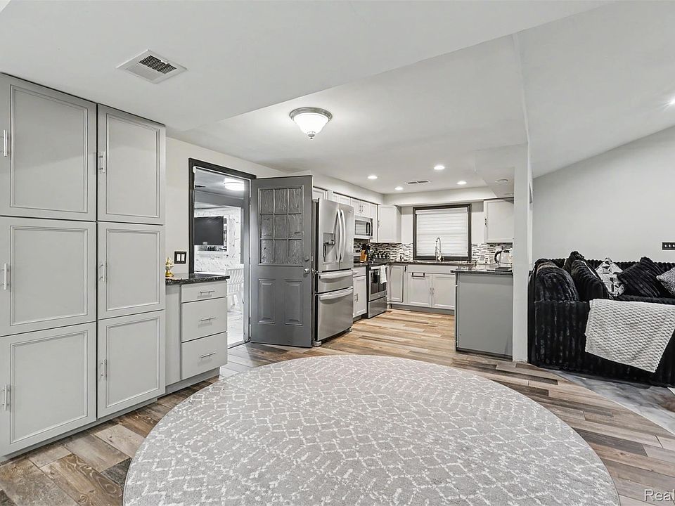 32144 Warren Rd, photo 29