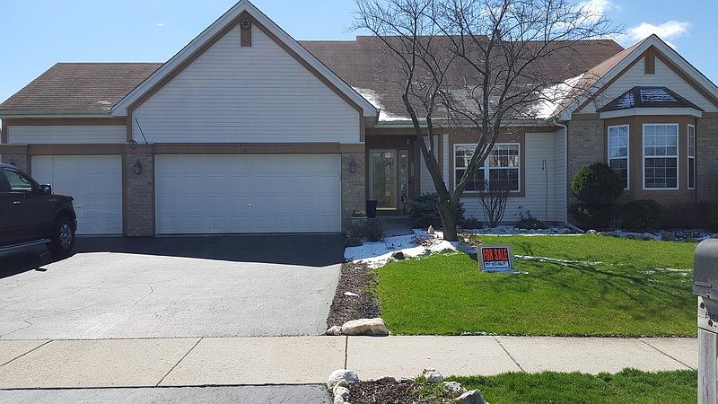 1st image of 426 Oak Grove Cir
