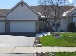 426 Oak Grove Cir, Wauconda, IL 60084