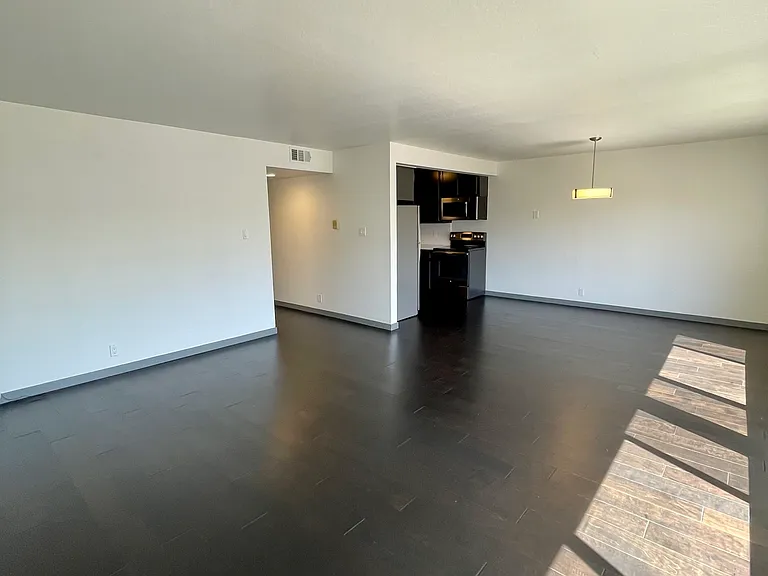 1451 Valencia St #4 — Photo 8