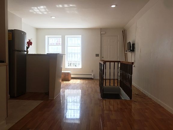 2nd image of 515 Lexington Ave #1