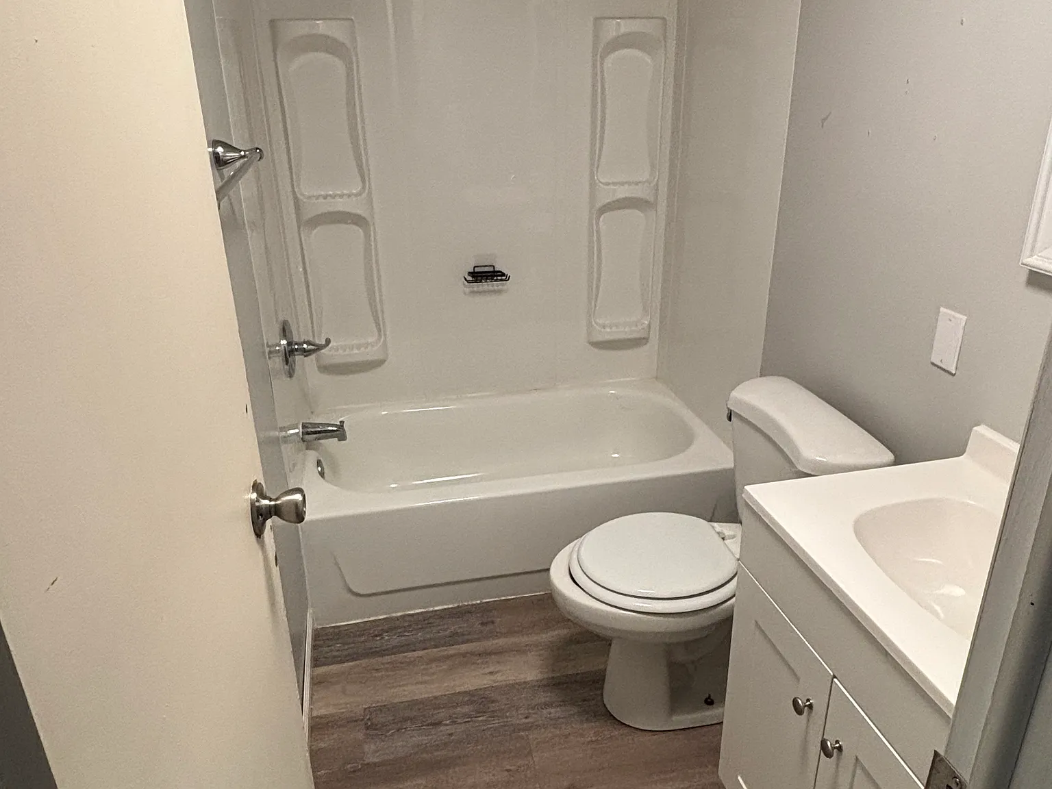 3 bed, 1040 sqft, $900 — Photo 2