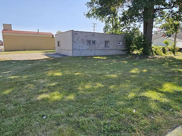 926 E Nine Mile Rd