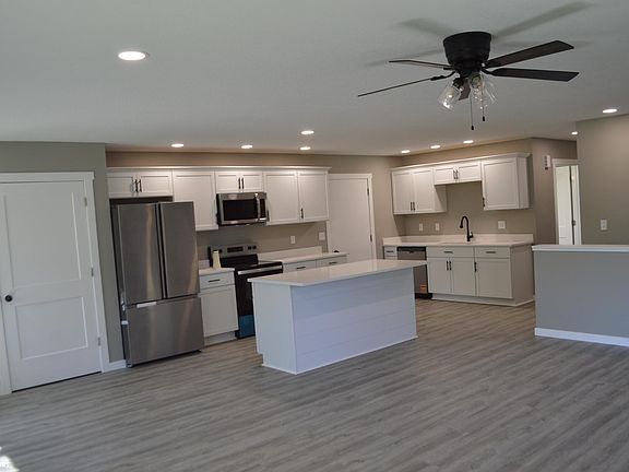 2nd image of 907 5th Ave NE