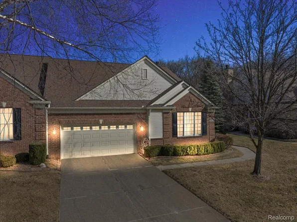 1682 Maple Creek Ct, Rochester, MI 48306