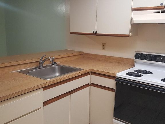 4th image of 2993 Sir Hamilton Cir #12