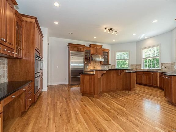 2nd image of 7 Hopes Farm Ln