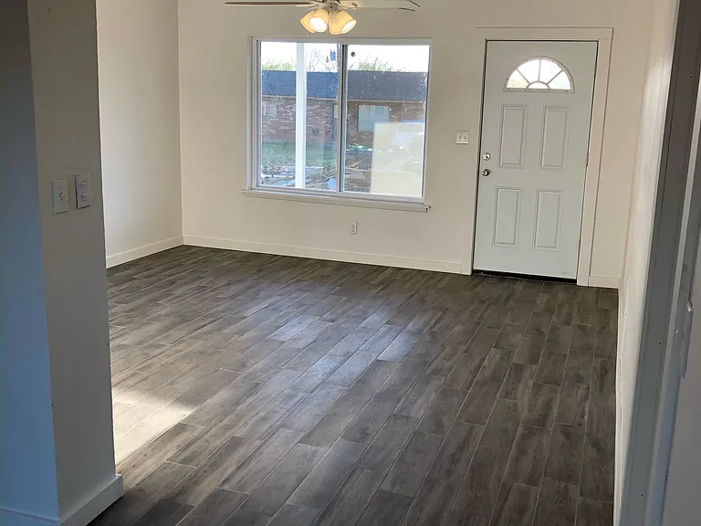 2512 Yorkshire Ave — Photo 9