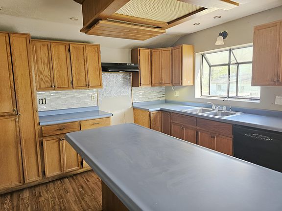 4th image of 312 Merriam Ave