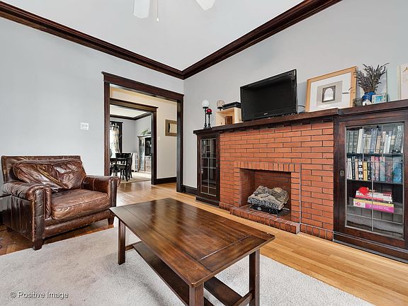 4th image of 1911 W Montrose Ave APT 1