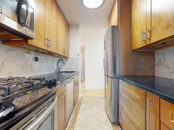 118-17 Union Turnpike image 16 of 49