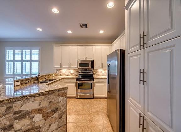 3rd image of 20808 Castle Pines Ct