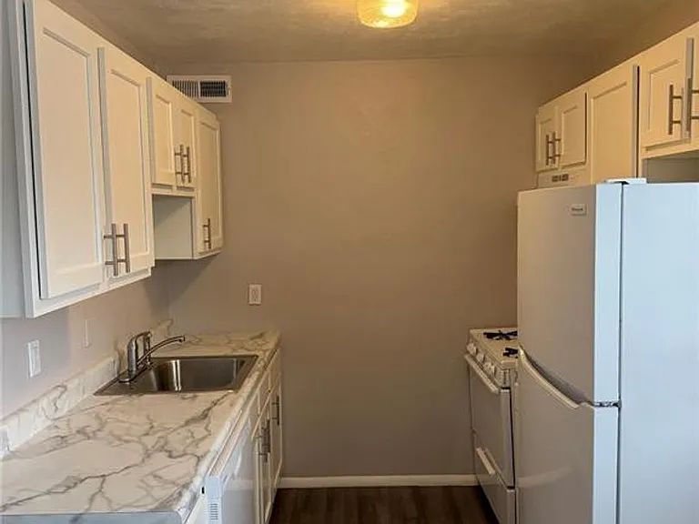 6727 Colony Acres Dr — Photo 2