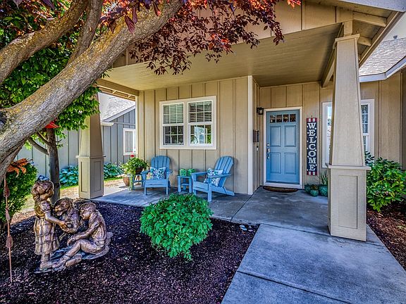 3rd image of 1332 SE Newgate Dr