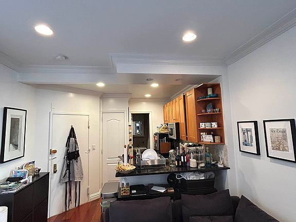 4th image of 101 W 69th St APT 2A
