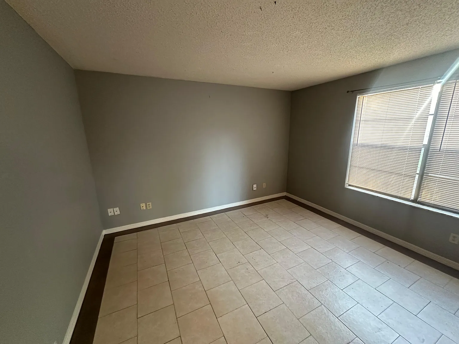2 bed, 900 sqft, $1,075 — Photo 4