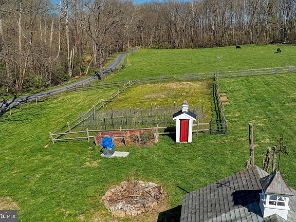 17th image of 989 Swover Creek Rd