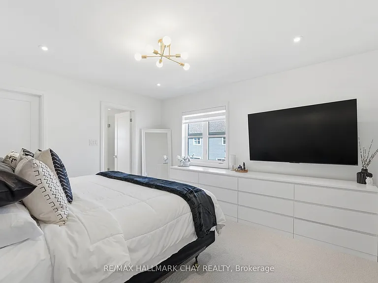 29 Shelburne Ave — Photo 10