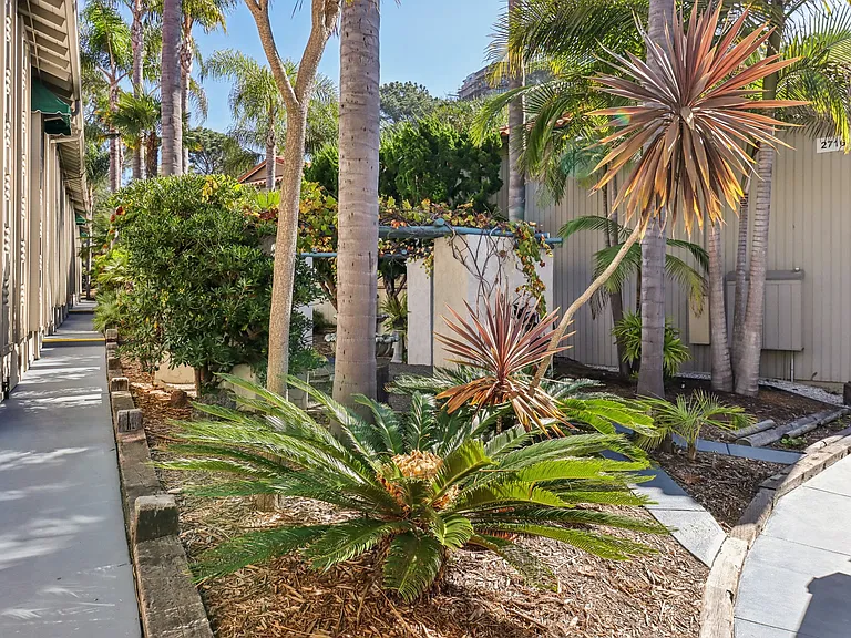 La Jollan Townhomes — Photo 34