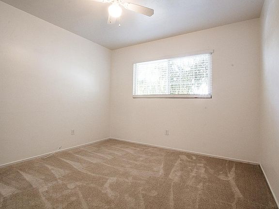3rd image of 1061 Hornblend St #Pb-s