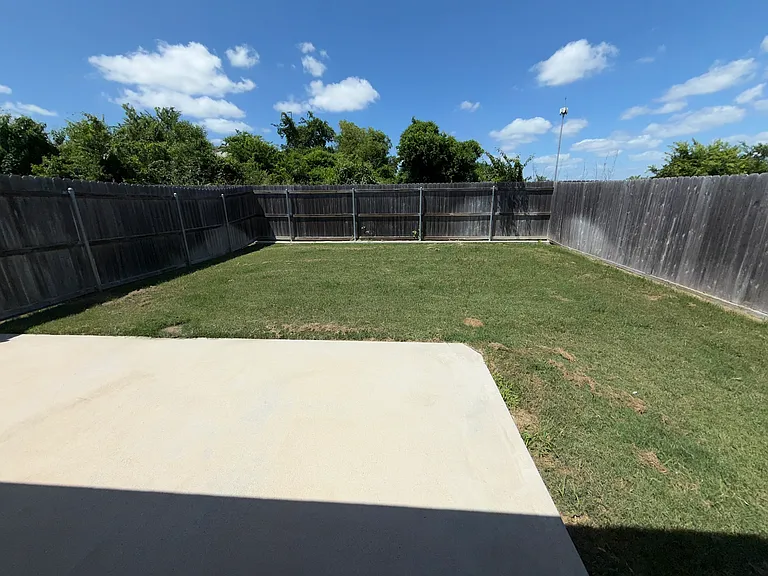 826 United Dr — Photo 17