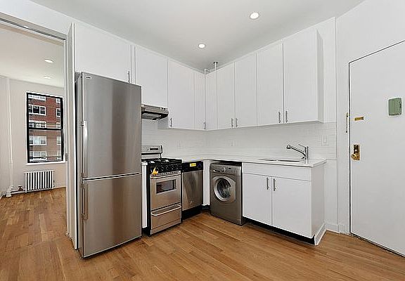 2nd image of 188 Avenue Of The Americas #3FF