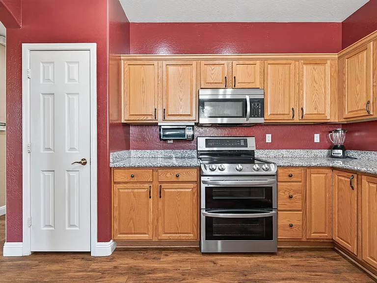 2433 W Ellis St — Photo 26