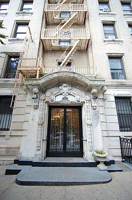 Rented by Bohemia Realty Group | media 13