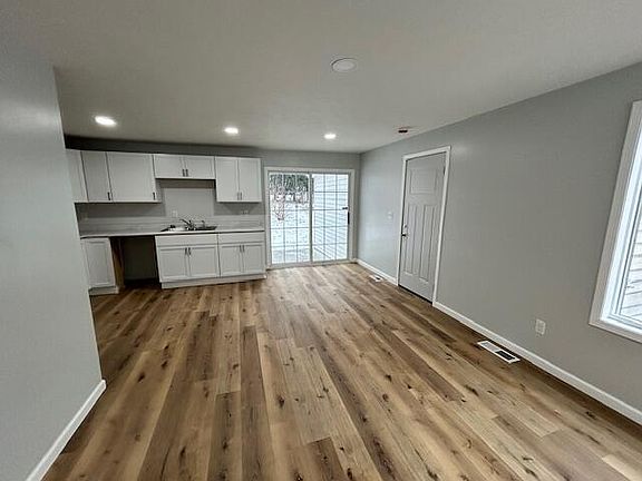 4th image of 69 Everett Ave