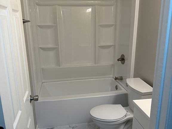4th image of 3325 Featherston Dr