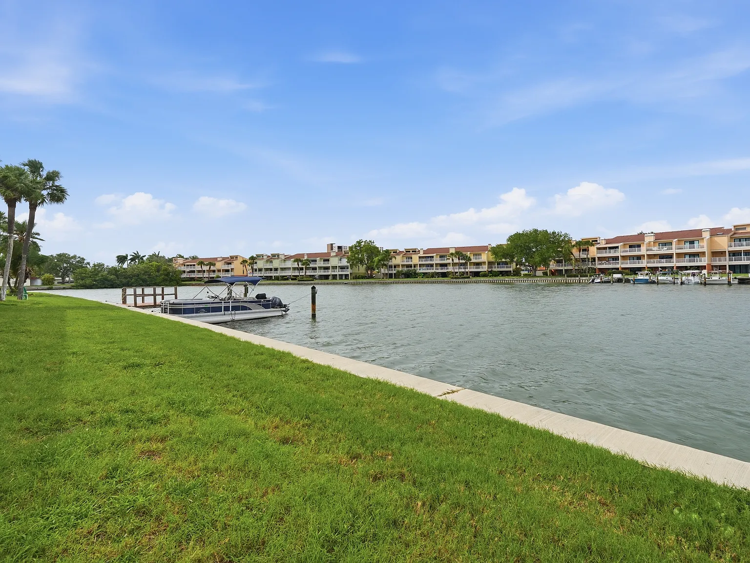 2 bed, 1010 sqft, $2,200 — Photo 3