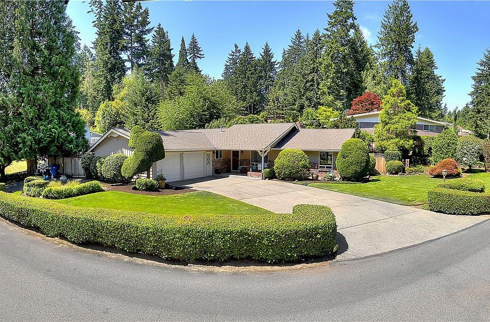 Glenwood Acres is a wonderful neighborhood where everyone knows each other. Glenwood Acres also has its own Facebook page, neighborhood library just across the street along with driveway gatherings and neighborhood events.